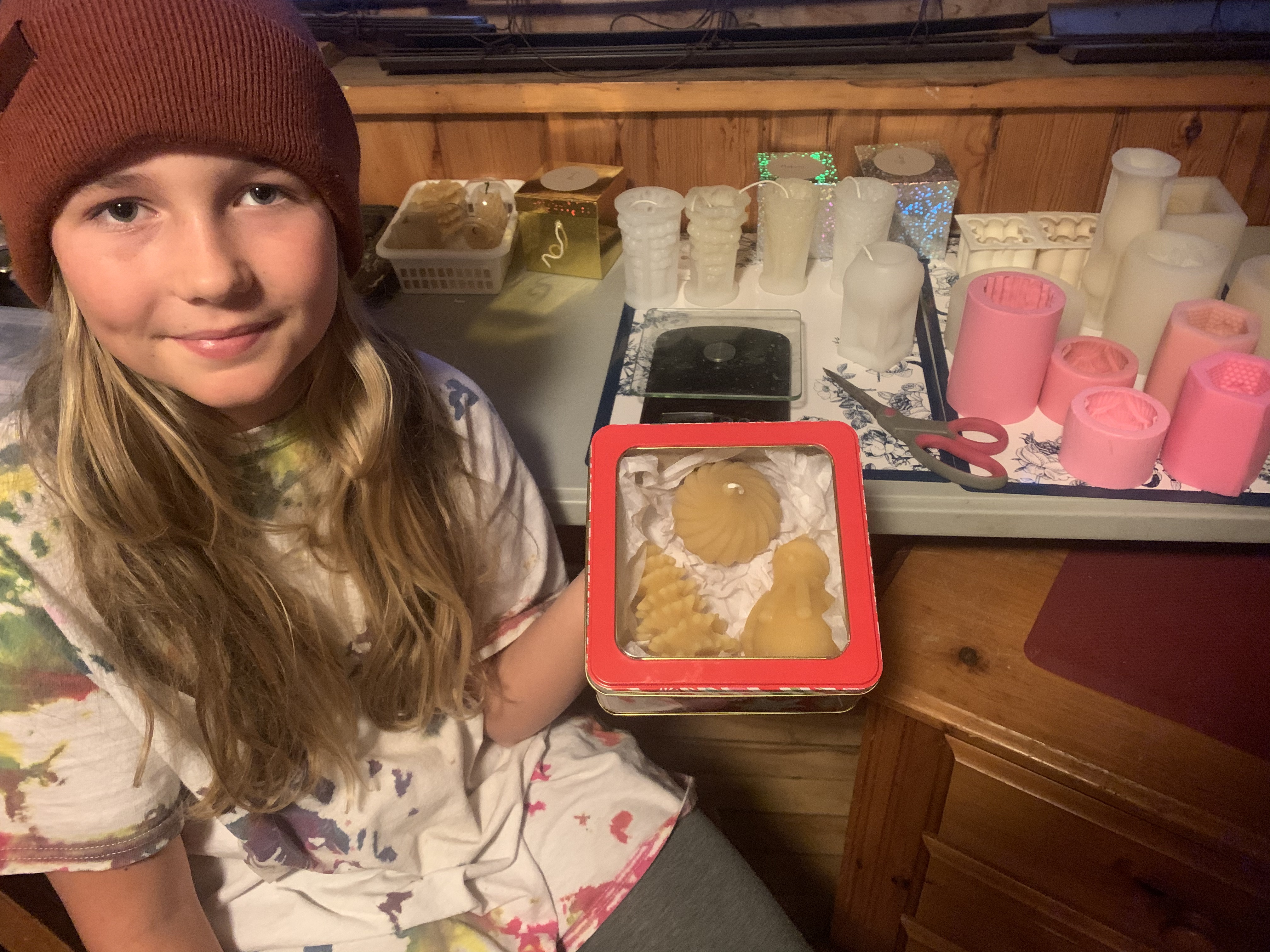 One tree, snowman and swirly drop